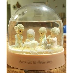 Precious Moments | Nativity Scene Snow Globe